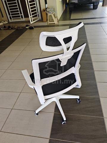 soft cushion executive chair w adjustable height - photo 3 of 4