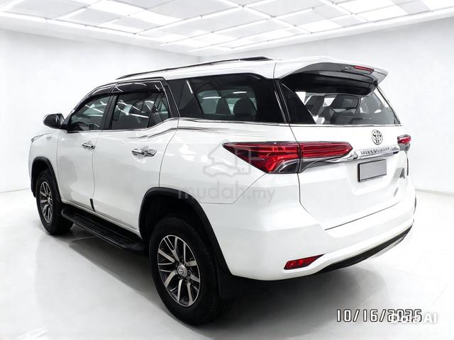 Toyota Fortuner 2.7 At Petrol 4X4 7 SEATER - 2