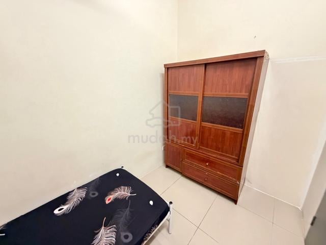 Merdeka Discount Rm200.Bilik Single utk lelaki 1min ke bandar Rawang 1