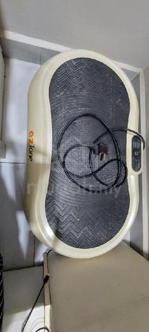 EZ Tone Vibration Plate. - Health & Beauty for sale in Bandar Sunway, Selangor EZ Tone Vibration Plate. - Health & Beauty for sale in Bandar Sunway, Selangor