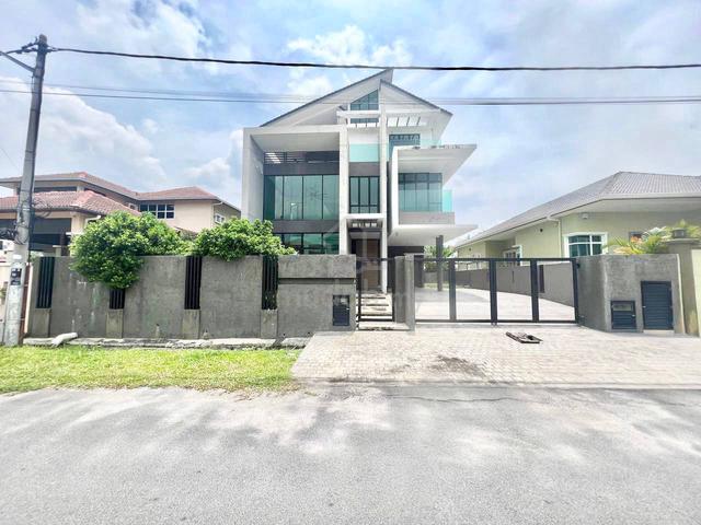 2.5 Storey Bungalow house, Taman Universiti @ Bangi 1