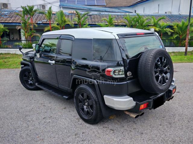 2011 Toyota FJ 4.0 CRUISER (A) Powerful SUV 4WD - 2