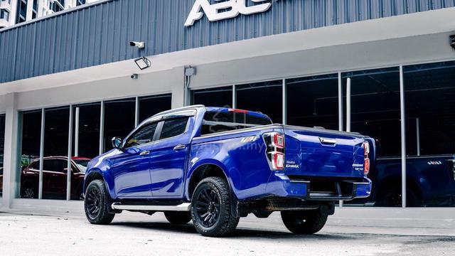 Isuzu DMAX 1.9 PREMIUM F.LIFT R.SHUTTER 4WD 2023 - 2