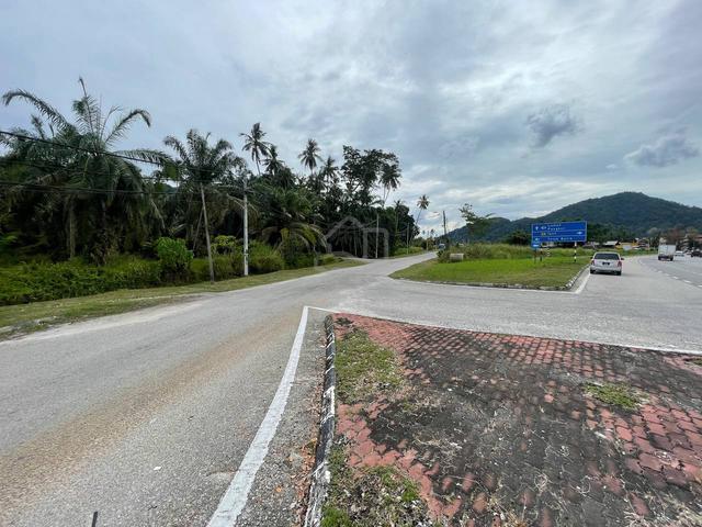 [For Sale] Manjung Tanah Tepi Jalan Utama Arah Lumut 1.7 Ekar 4