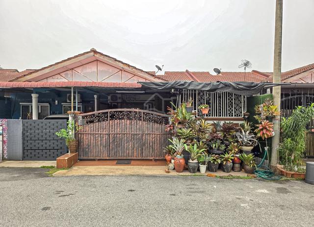 Teres Setingkat Taman Nakhoda, Teluk Panglima Garang. 1