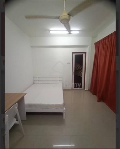 Bilik Sewa Taman Glenmarie Cove Jalan Damar Laut 1 Basic Furnish Room 1