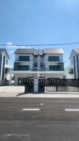 Rumah Semi-D Tiga Tingkat Eksklusif @ Batu Pahat 1