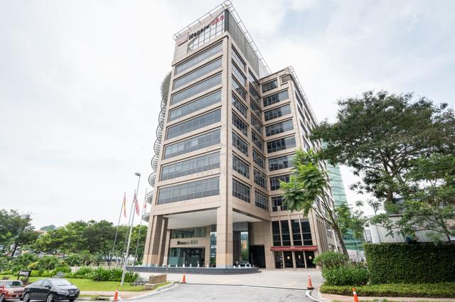 Tailor-made dream offices for 2 persons in Spaces Menara UAC 1