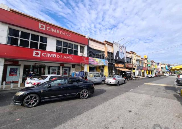 Seksyen 8 Bandar Baru Bangi, 2 Storey Shop Facing Main Road Near Bank 1