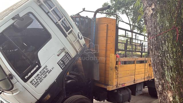 Hino 8-Ton Lorry For Sale - photo 2 of 6