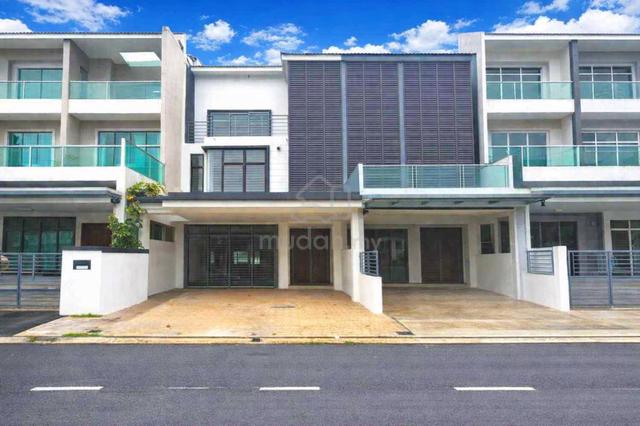 Bandar Puteri 6, Puchong|FREEHOLD|2.5 Storey|22x75|Facing Playground 1