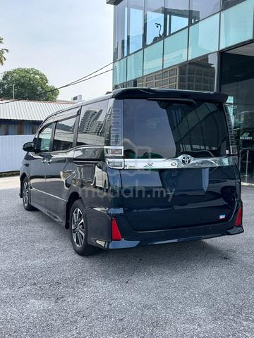 2021 Toyota VOXY 2.0 ZS KIRAMEKI III (A) - 4