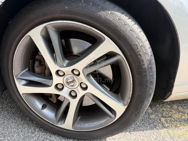 Volvo V40 T5 2.0 Facelift High Spec - 3