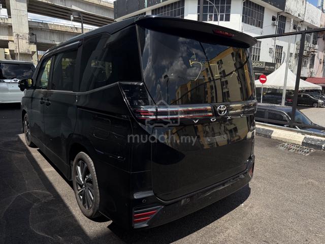 2022 Toyota VOXY 2.0 ZS PRICE wit TAX UNREG - 2