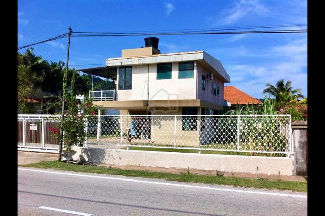 [HUGE LAND & BELOW MARKET] Bungalow 2storey Tok Sira, Kuantan 1