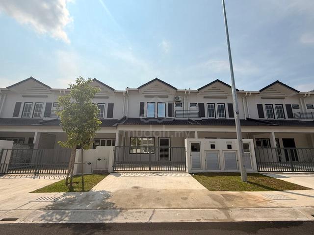 2 Storey House M Senyumia @ Salak Tinggi 1
