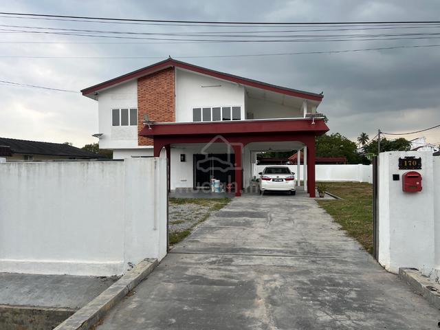 Selangor Dengkil Partially Furnished Bungalow House For Rent 1