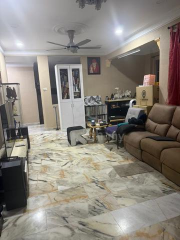 End lot single terracce house for sale in Bukit Raja 1