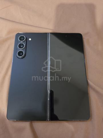 Samsung Z Fold 5 - photo 2 of 3