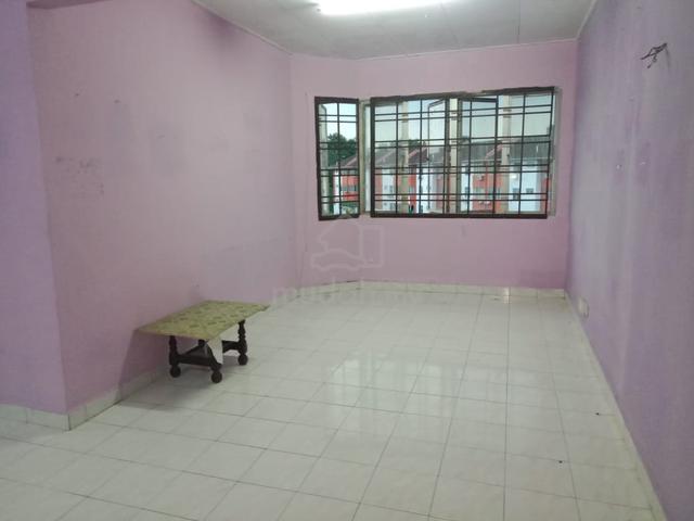Sri Putra Apartment 1