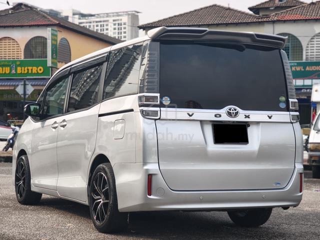 2018 Toyota VOXY X 2.0 FACELIFT F/LEATHER 8 SEATER - 3