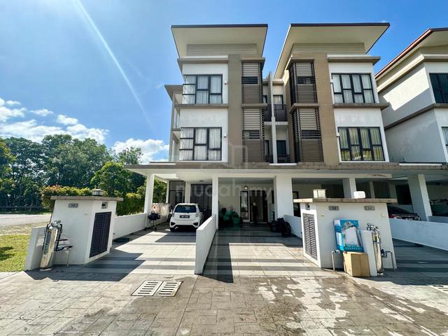 Fully furnished 3 Storey End Lot Townhouse @ Bandar 16 Sierra Puchong 1