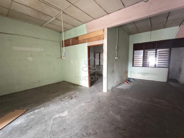 1st Floor Shop For Rent in Chai Leng Park. Hot Area. Ready to Move in 1
