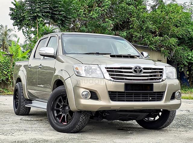 2011 Toyota HILUX 2.5 G FACELIFT (A) - 3