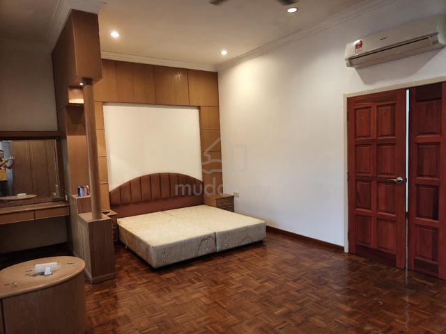 7 Minutes to CIQ KSL Larkin Sentral Fully Renovated House 1