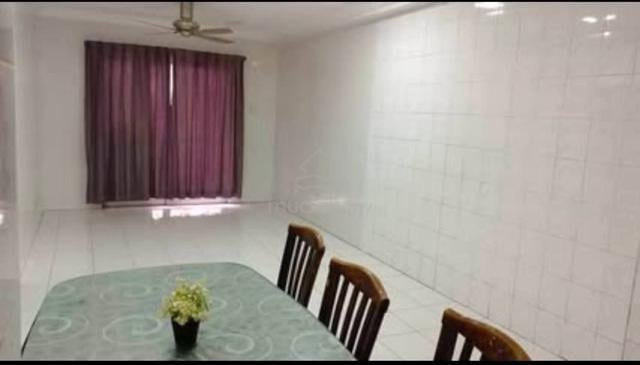 Api-Api Apartment 1