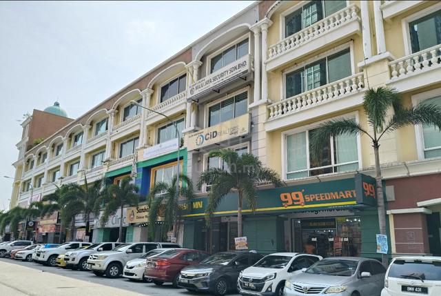 4 sty shop for sale sazean business park gravit8 kota Bayuemas klang 1