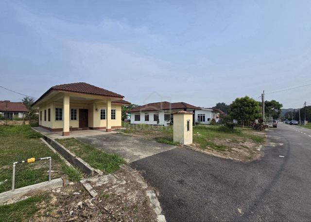 Nusa Perintis 1 sty Bungalow house 50x90 Freehold 1