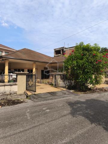 BANGLO SETINGKAT BUKIT ISTANA Kuantan 1