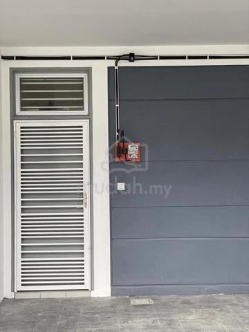 Townhouse Upper Unit with Kitchen Cabinet & Aircond 1