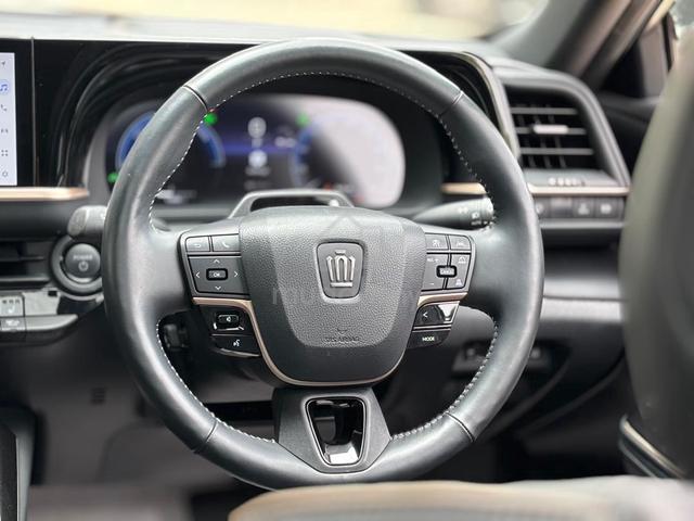 2023 Toyota Crown Sport 2.5 Hybrid Z - 5