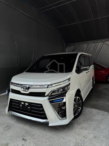 2021 Toyota VOXY 2.0 ZS, KIRAMEKI 3,8 SEATER - 1