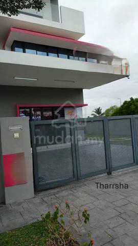 Rare Freehold Corner 3-Storey Superlink @ Pearl Residence 1