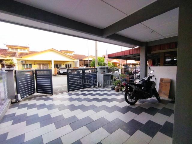 TERMURAH & CANTIK & Near KLIA Double Storey Tmn Langat Murni Banting 1