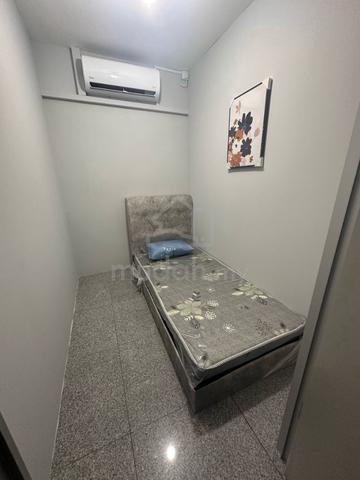 Walk to CIQ | Single Room [ Jalan Trus ] 1
