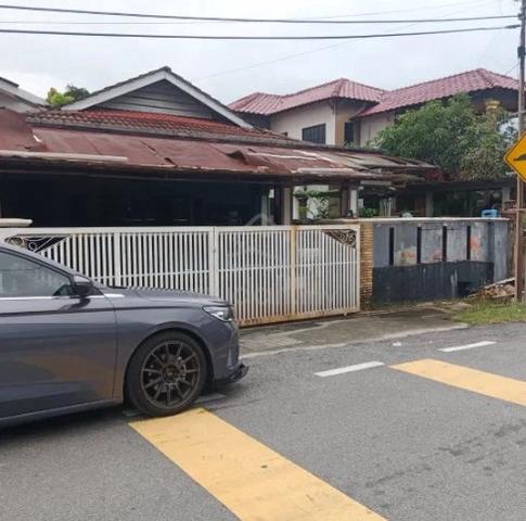 Banglo setingkat sungai tua batu caves 1