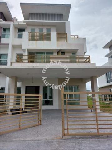 Triple Storey Semi D Regency Parc Saujana Rawang 1