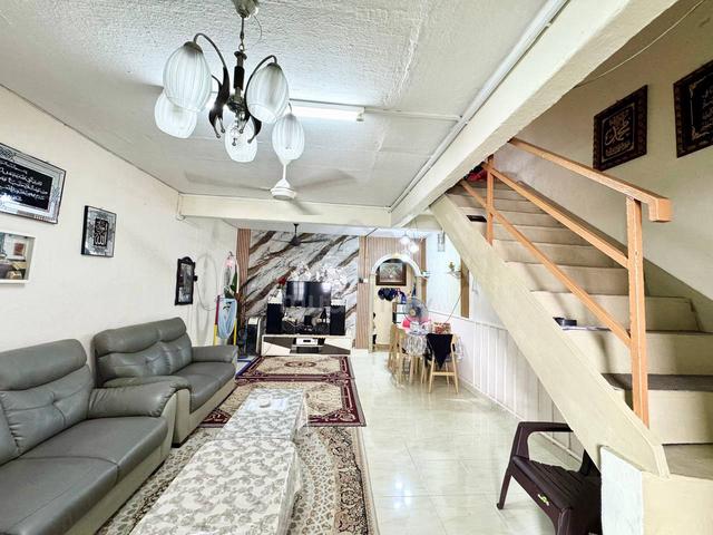 Rumah untuk dijual below market value @ Taman Sri Benut, Pontian 1