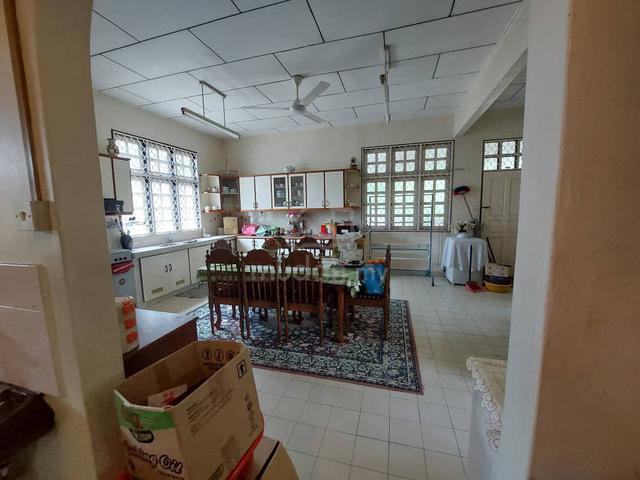 Bungalow Kg Istana, Batu Pahat. 5