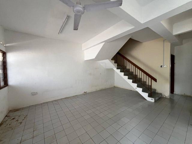 Hot Location Unit! Double Storey Terrace for Sale @ Taman Johor Jaya 1