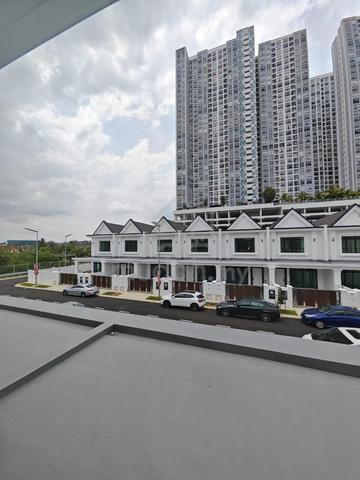 South Hills @ Bandar Seri Alam 2-Storey 20x70 Brand New Unit for Sale! 1