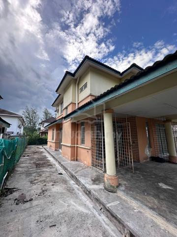 Large 2 storey Banglo 3