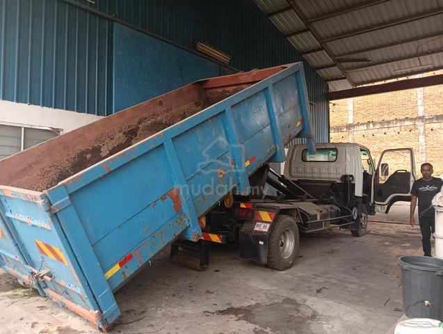 Isuzu NPR70 RORO Lorry - photo 3 of 5