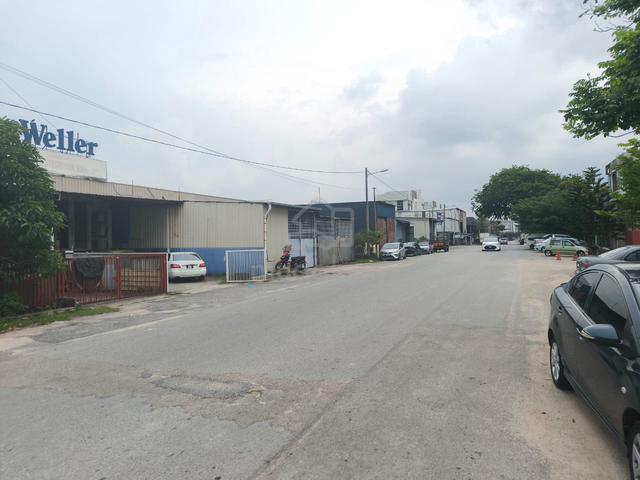 Mount Austin - 1 Storey Terrace Factory For Sale 1