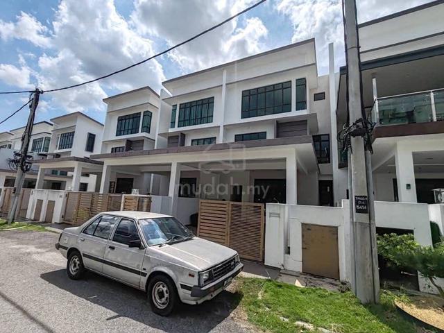 Taman Ozana Residence Bukit Katil Melaka 2.5 Storey Terrace For Sale 1