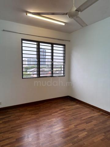 2.5 storey terrace house at Rampai 37 Taman Sri Rampai 1